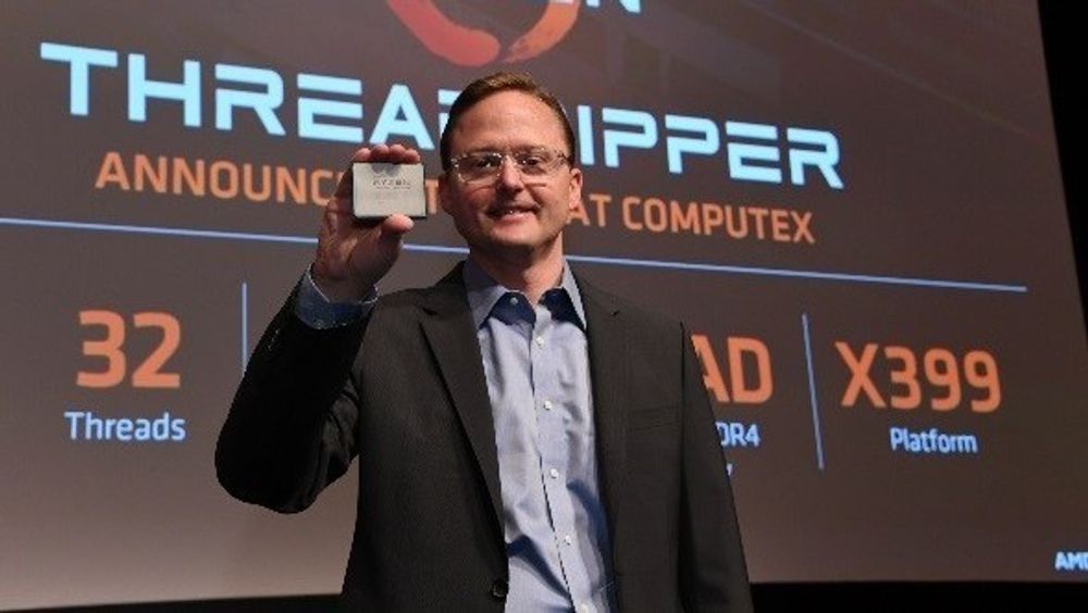Jim Anderson i AMD viser frem AMD Ryzen Threadripper under Computex i Taipei i sommer.