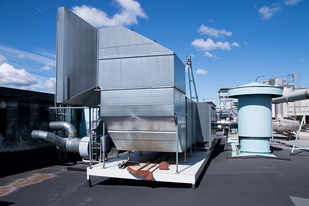 Ventilasjonsanlegget på taket sørger for at veldig mye av energien gjenbrukes.