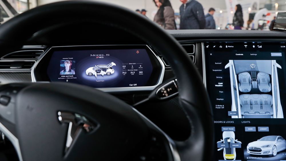 Tesla tilbyr strømmetjenesten Spotify gratis med alle sine biler. Det har fått en dansk konsulent til å forfatte et klagebrev til Nasjonal kommunikasjonsmyndighet der han ber det statlige organet om å vurdere om strømmingen bryter med prinsippene om nettnøytralitet.