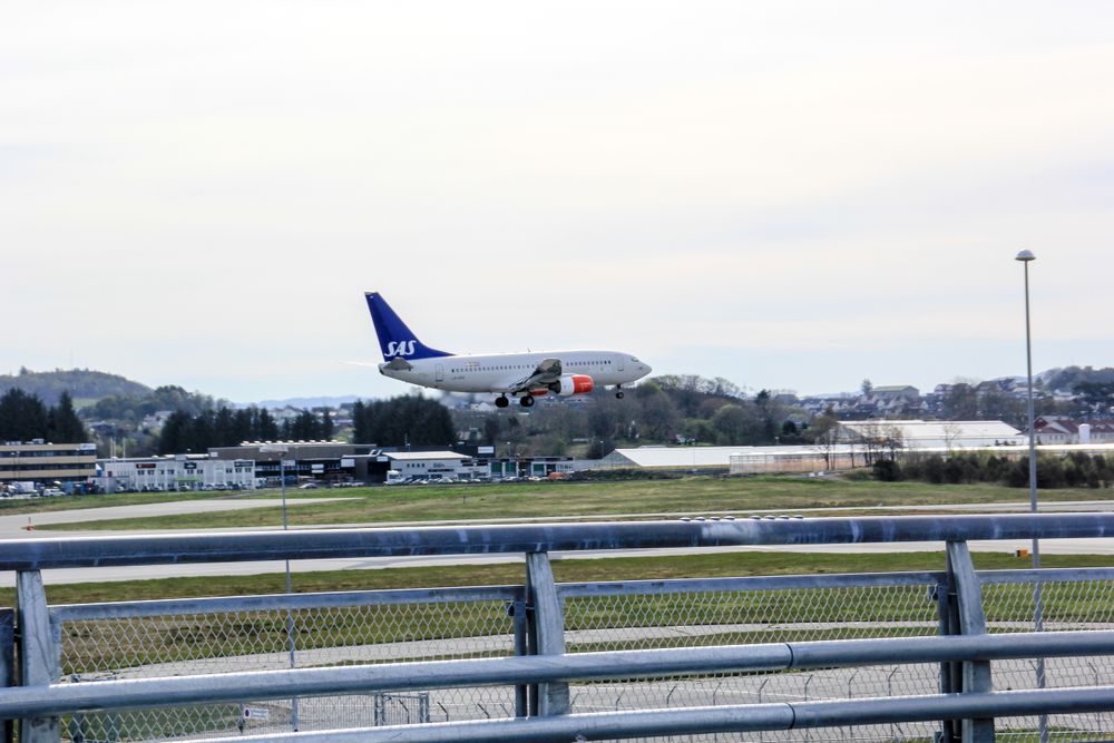 Innflygingen til Sola lufthavn går rett over riksveg 509, og det har satt sine begrensninger for anleggsarbeidet.