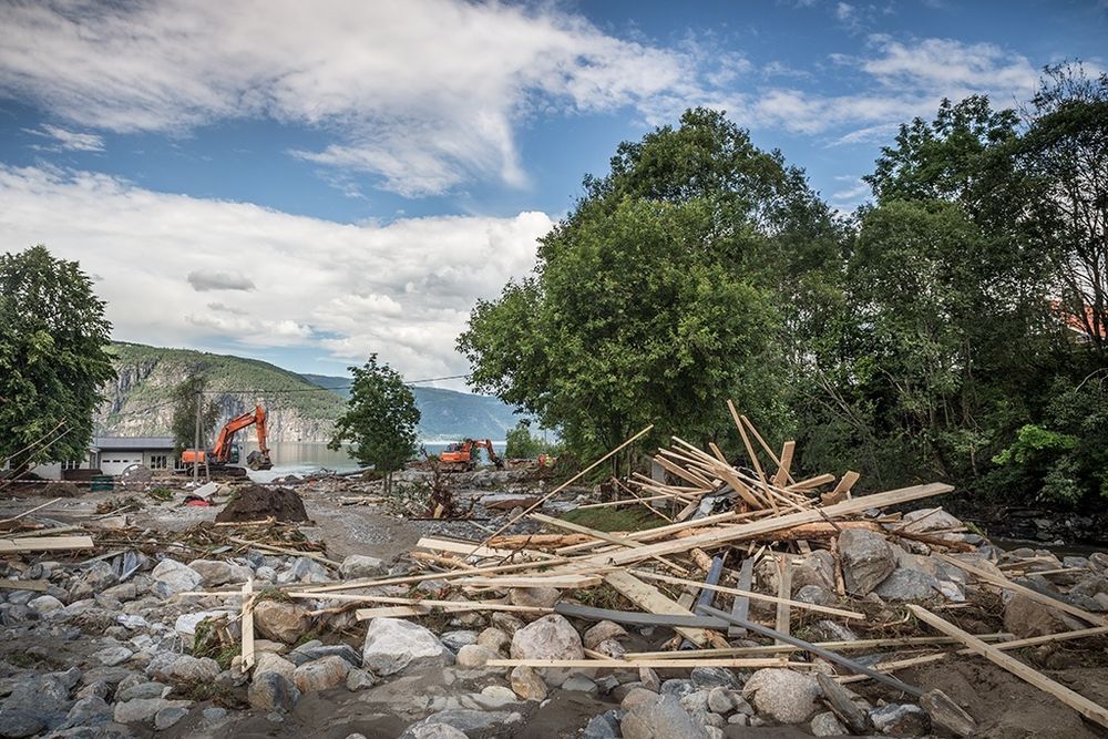 Fra skadene etter flommen i Utvik i vår.