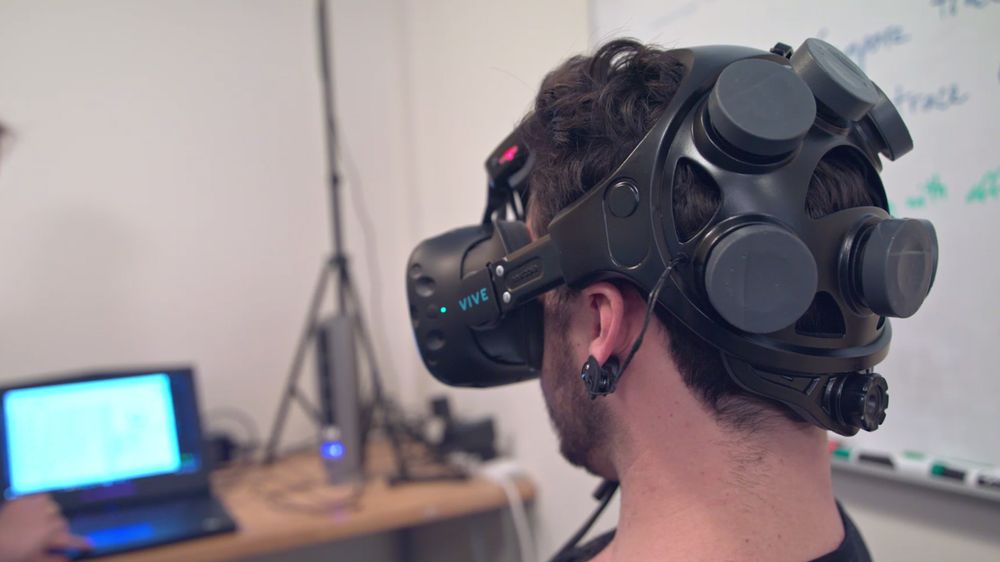 Med et eget håndbånd til VR-brillene skal brukerne kunne kontrollere hendelser i spill og annen programvare ved hjelp av hjerneaktivitet.