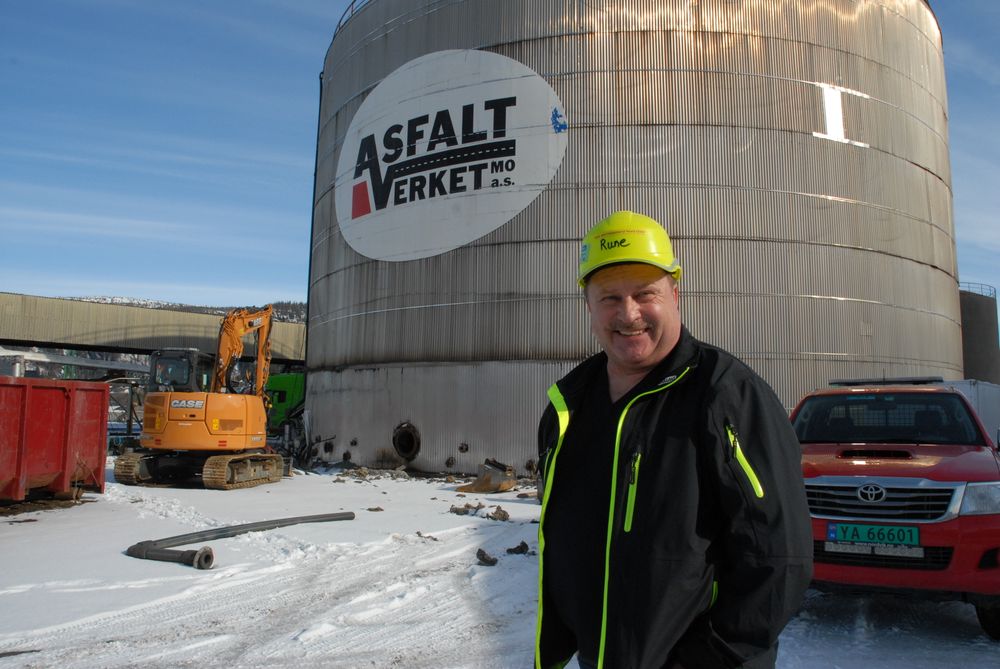 Rune Langfjell og hans selskap Sirumi Holding selger seg ut av Asfaltverket Mo, og overlater hele driften til Veidekke Industri.