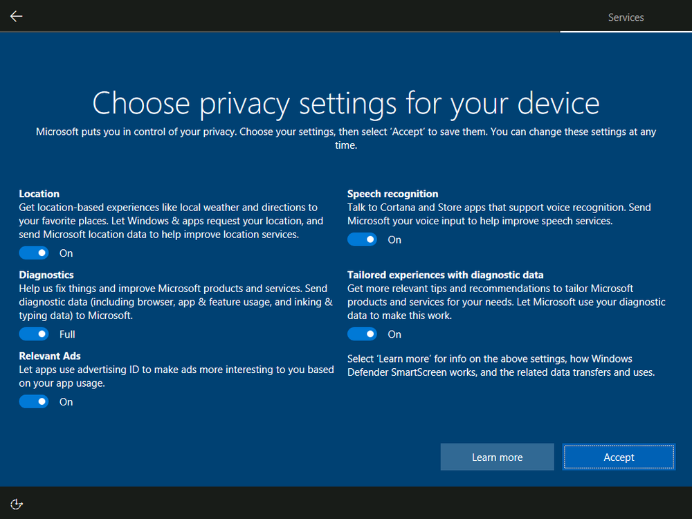 De grunnleggende personvernvalgene ved første gangs oppstart av Windows 10 på en ny eller nyinstallert enhet.