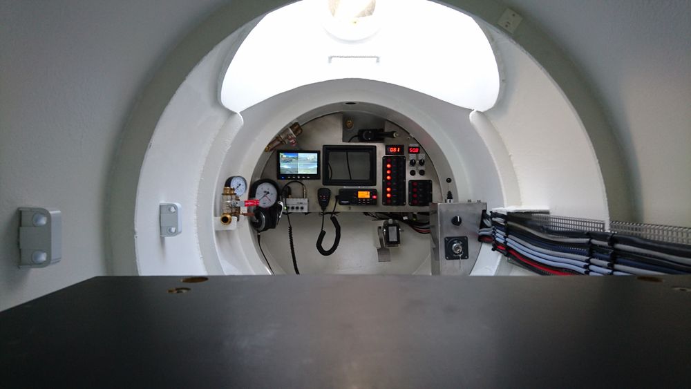 Ubåten er blant annet utstyrt med perioskop med fire HD-kameraer, samt VHF for radiosamband.