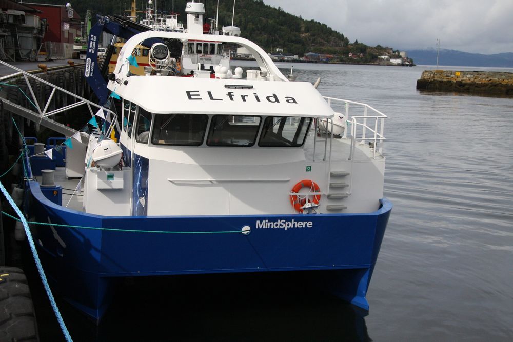 Elfrida er verdens første elektriske arbeidsbåt. Den brukes ved et Salmar oppdrettsanlegg ved Frøya.