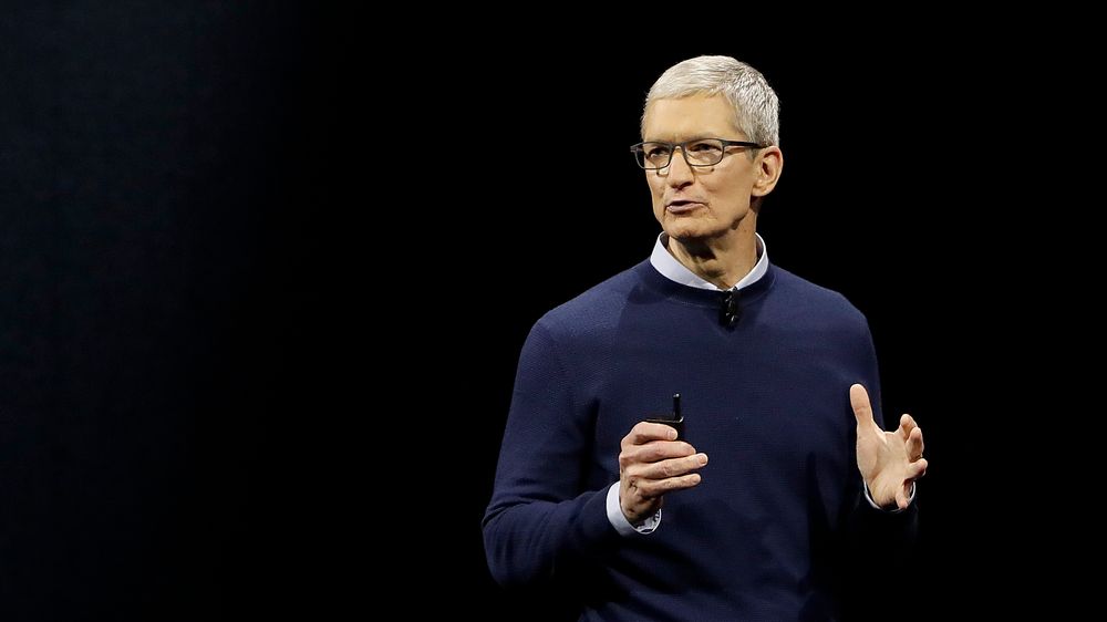 Apple-sjef Tim Cook fikk torsdag med seg enorme verdier da han innfridde kravene i bonusavtalen sin.