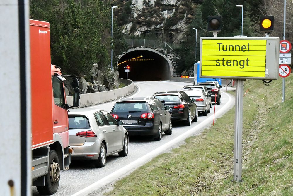 Ellingsøy- og Valderøytunnelen skal være ferdig desember 2018, mens Godøytunnelen skal være ferdig utbedret våren 2019.