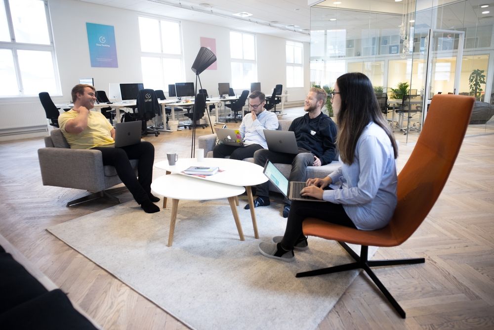 Oppstartsselskapet Timely tredobler antall ansatte etter stor vekst i brukermassen. Gründer Mathias Mikkelsen sitter til venstre på bildet.