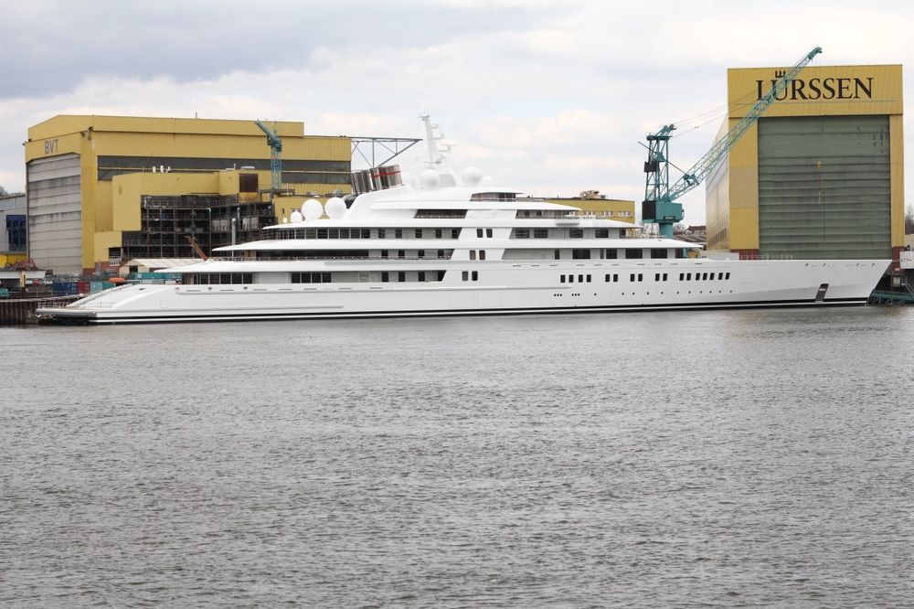 Lürssen har bygget noen av verdens største og mest luksuriøse yachter. Her ligger vedens lengste motoryacht, MY Azzam på 180 meter, ved konsernets verft i Vegesack ved Bremen. Det ble levert i 2013 til Kalifa bin Zayis Al Nahyan.