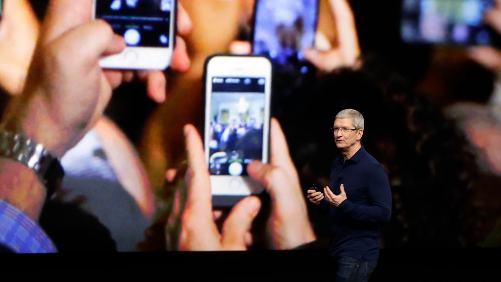 Apple-sjef Tim Cook annonserte iPhone 7 i 2016. Nå kommer oppfølgerne.
 (Arkivfoto)