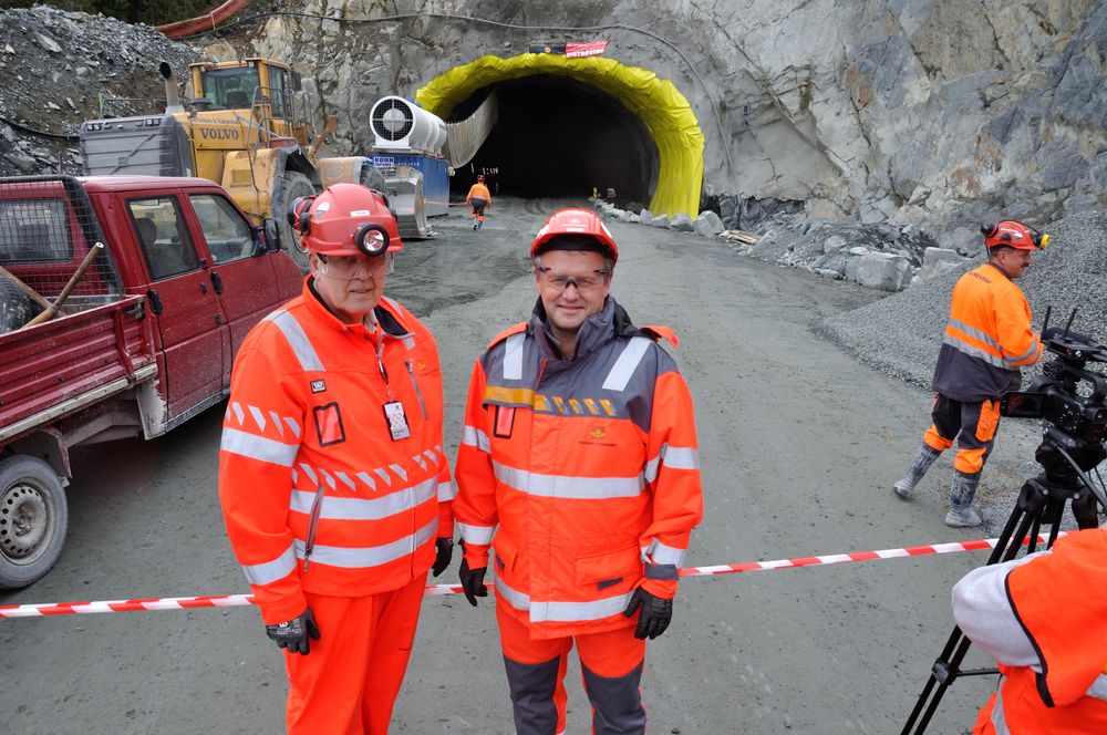 Byggeleder Svein Borgen t.v. og prosjektleder Tom Hedalen godt tilfreds med gjennomslaget i Moanetunnelenlag