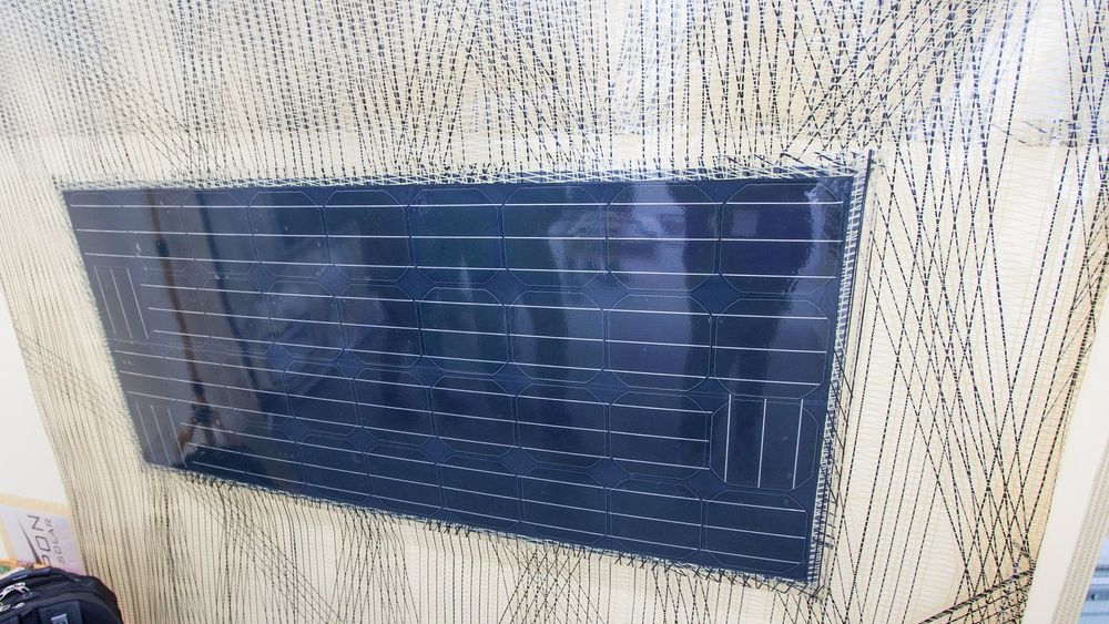 Tarpon Solar har laget flere prototyper med tynnfilmsolceller integrert. Denne ble vist frem under Cutting Edge-festivalen i Oslo.