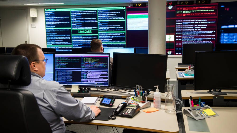 Norges nasjonale cybersenter - NorCERT sitt operasjonssenter i Oslo er den operative delen av Nasjonal sikkerhetsmyndighet. Illustrasjonsfoto.