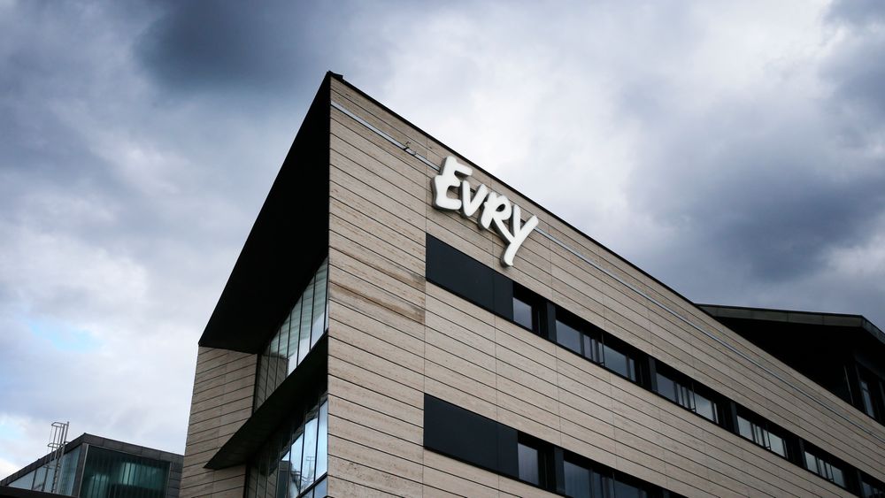 Evry-avtalen med Stockholm til rundt 3 milliarder ser ut til å glippe. Det etter en signatur-tabbe. Illustrasjonsfoto av selskapets hovedkvarter på Fornebu.