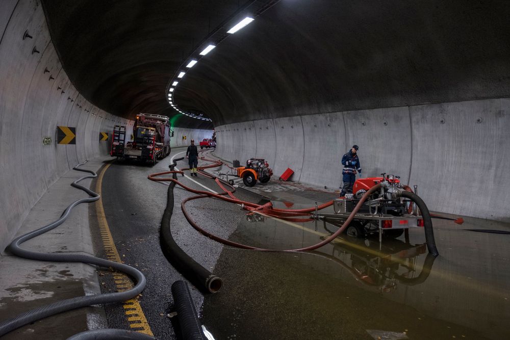 Deler av Vågsbygdporten tunnel er stengt pga vannmassene. Tunelen knytter Vågsbygd og E39 til sentrum av byen og er et viktig knutepunkt for byen.