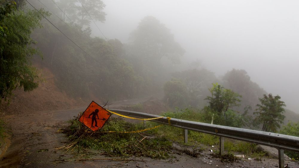 Den tropiske stormen Nate har allerede ført til ødeleggelser og dødsfall i Sentral-Amerika, her ved utkanten av San José i Costa Rica.