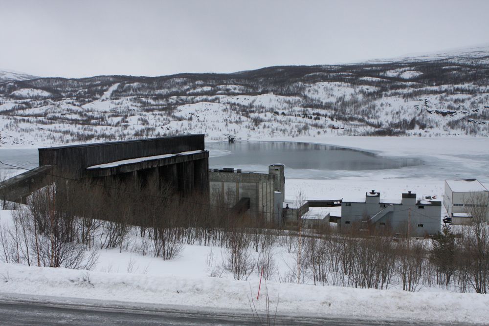 Fra 1887 til 1991 ble det utvunnet kobber, pyritt og sink i Sulitjelma i Nordland. Nå åpner statsministeren for ny gruvevirksomhet i området.