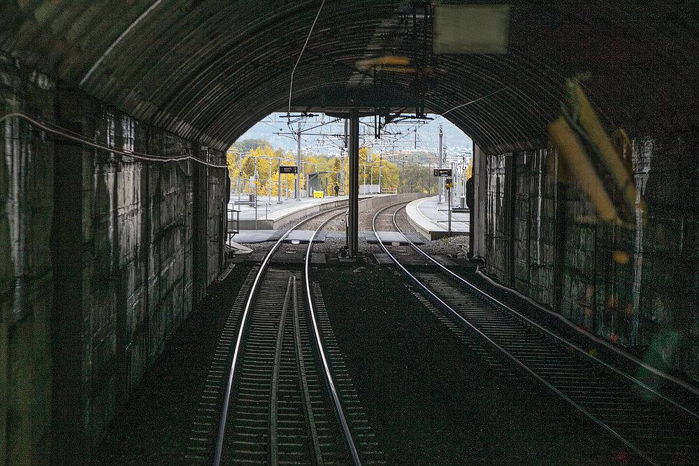 Konflikten mellom Bane Nor og mobiloperatørene gjør at flere tunneler fortsatt står uten mobilnett