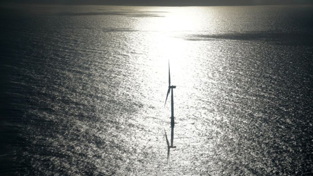Onsdag var det offisiell åpning av Statoils Hywind-prosjekt utenfor Skottland. Bildet viser en av turbinene som nå leverer strøm.  Offshore vind er det viktigste området for norske fornybarbedrifter.