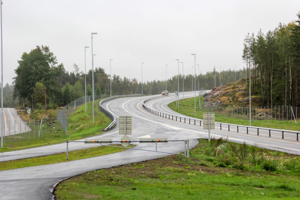 Utsikt østover til stigningen mot svenskegrensen. Vi skimtter gamlevegen til venstre.