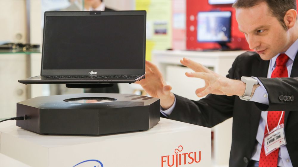 Illustrasjonsbilde: Fujitsu viste fram en svevende pc under årets Cebit-messe i Tyskland. Men det er lite trolig at dette bidro særlig økt salg av selskapets pc-er.