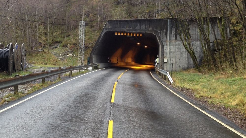 Arbeidet i Høyangertunnelen er flere måneder forsinket pga elektroentreprenøren VVB.