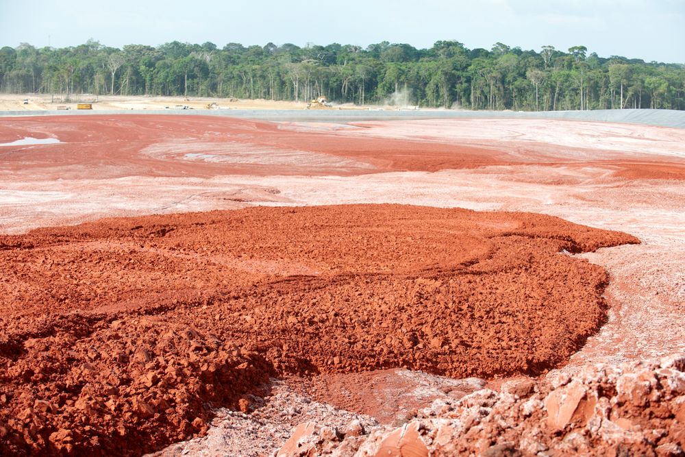 Hydro i Brasil tørker bauksittavfallet og følger bransjens regler for tryggg lagring.