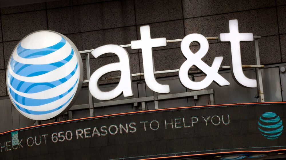 USAs justisdepartement går rettens vei for å hindre at USAs største teleselskap AT & T fusjonerer med Time Warner. Avtalen er verdt 85 milliarder dollar.