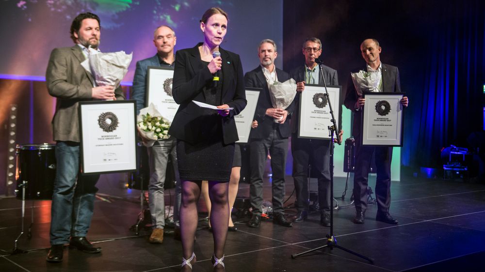 President i Tekna Lise Lyngsnes Randeberg delte ut Norwegian Tech Award-prisen på Industri Futurum mandag kveld.