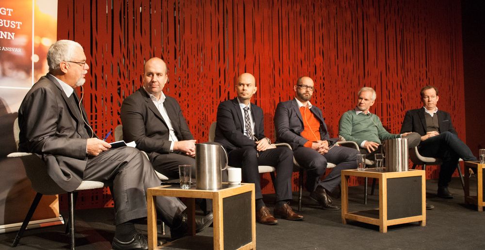 Tor Helge Lyngstøl (DSB), Asle Svanøe (Telenor), John-Eivind Velure (Nkom), Jan-Erik Hvidsten (Ice), Dag Wigum (Telia) og Hans Christian Pretorius (NSM) i paneldebatt om nødnettets fremtid.