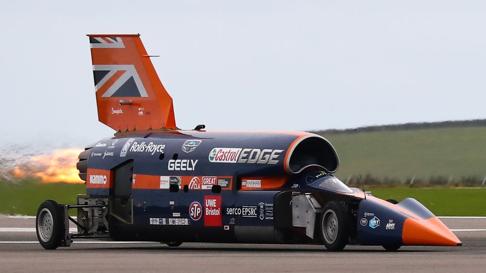 Bloodhound oppnådde i overkant av 200 miles i timen på flyplassen i Newquay 26. oktober. Om et par år skal den etter planen kjøre fem ganger så fort.