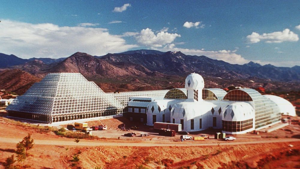 Slik så Biosphere II-anlegget ut da de første åtte flyttet inn i 1991.