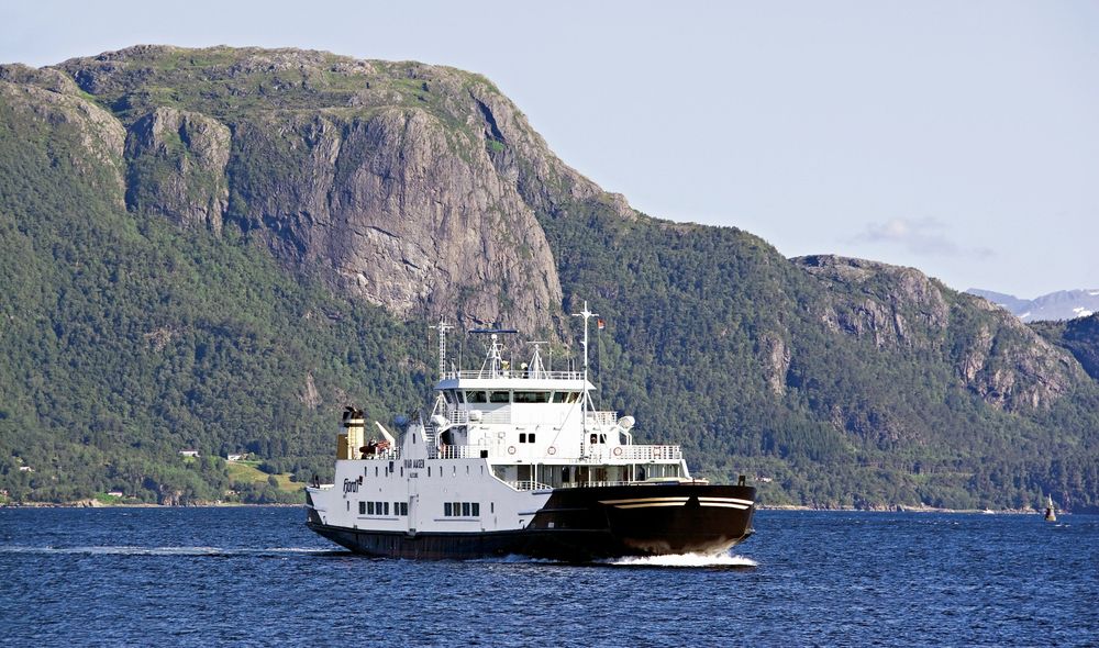 Inntil videre er MF "Ivar Aasen" en av fergene som betjener sambandet Vangsnes-Hella-Dragsvik. Den ble bygd i 1997 og har plass til 76 PBE og 295 passasjerer. 