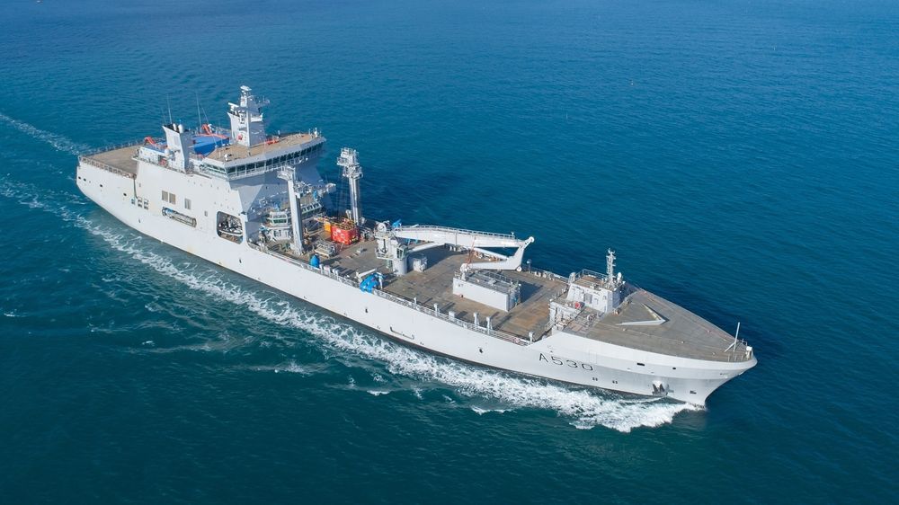 Forsvarets nye logistikk- og støttefartøy KNM Maud på den første sjøprøven i nærheten av verftet på Geoje sørøst i Sør-Korea.