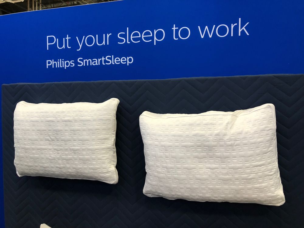 Philips har også kastet seg inn i kampen om de perfekte putene. Får deg til å sove bedre - og dokumenterer sovemønster.