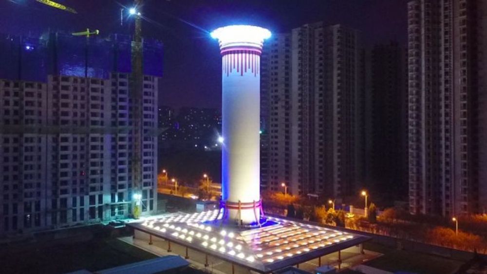I den kinesiske byen Xian har Chinese Academy of Science bygget et 100 meter høyt tårn som filtrerer og renser luften. De første resultatene viser at den bidra til bedre luftkvalitet i et område på 10 kvadratkilometer.