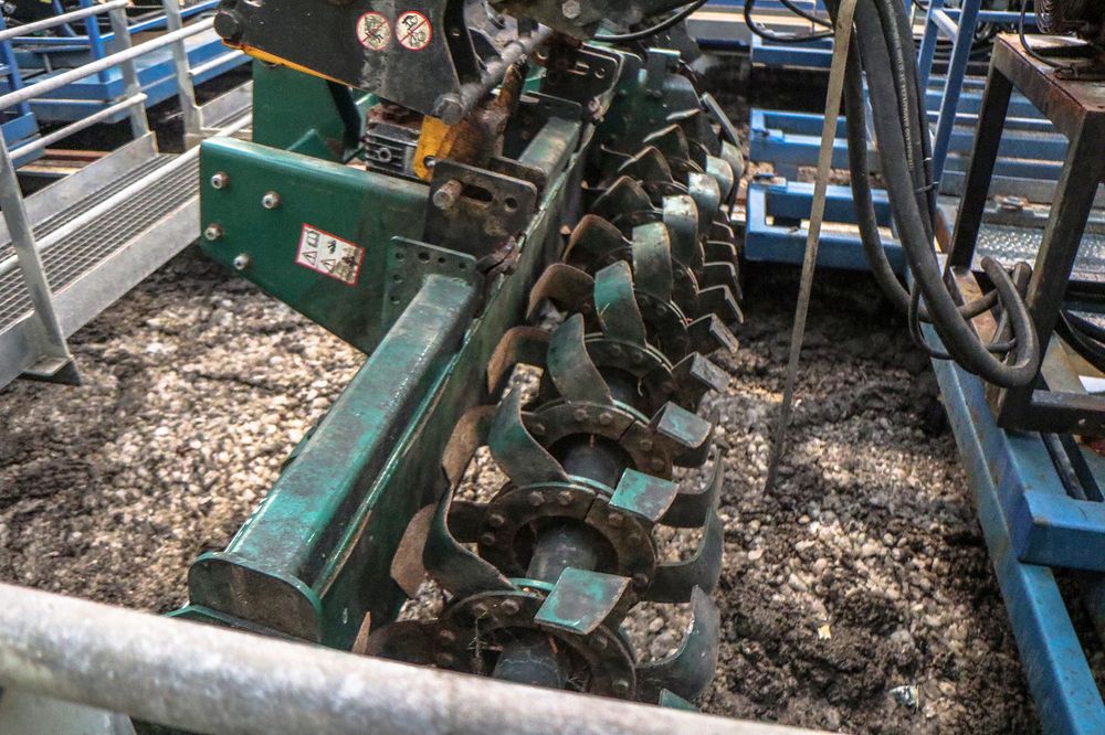 Knuseverk: NCC har brukt utstyr beregnet på landbruksmaskiner beregnet på rismarker for å gjøre grovknusing av isklumper