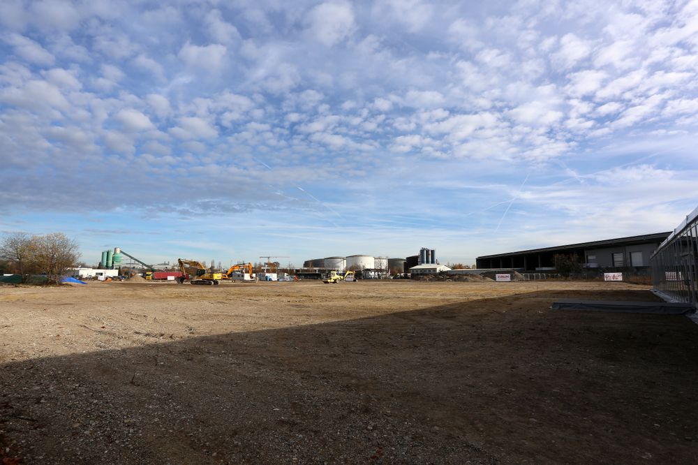 I dag: På denne tomta i et industriområde nord for München sentrum skal BMW bygge sitt nye kompetansesenter for battericeller.