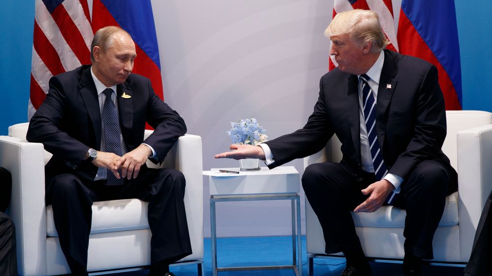 President Donald Trump møter Russlands president Vladimir Putin under G20-møtet i Hamburg i fjor.