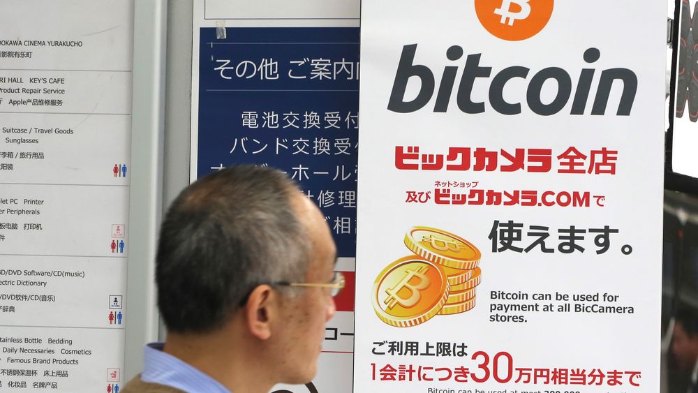Reklameplakat for bitcoin i Tokyo. 