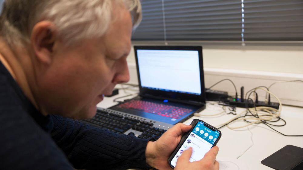 Morten Tollefsen er selv blind og avhengig av skjermleser. Her forsøkte han å navigere seg frem i Vipps-appen ved hjelp av skjermleseren, i forbindelse med en digi.no-artikkel om manglende universell utforming i Vipps. 