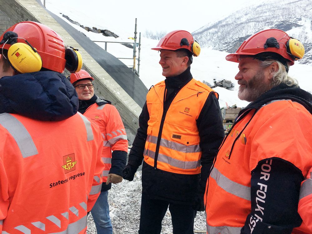 Samferdselsminister Ketil Solvik-Olsen hadde tatt turen til Saltdal for å fyre siste salva på Tjernfjelltunnelen.