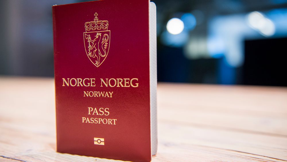 På grunn av krav fra USA, har moderne, norske pass en RFID-brikke innebygd. Men grensekontrollen i USA kan ikke verifisere at informasjonen lagret i brikken ikke har blitt klusset med.