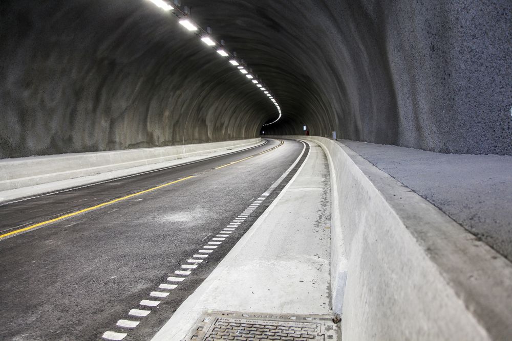 Nye Vangbergtunnelen skal være åpen både for gående og syklende om vinteren, men det er ikke gang- og sykkelfelt i tunnelen. Om sommeren skal gående og syklende bruke gamlevegen på utsiden av tunnelen. 