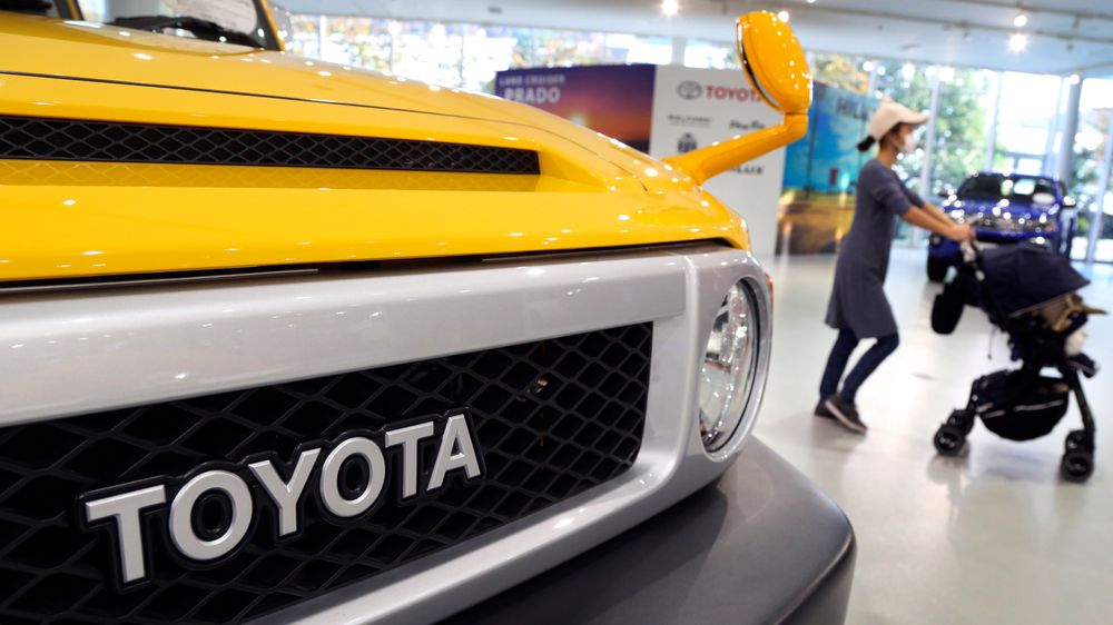 Toyota varsler «betydelig dyrere» biler i USA som følge av tollavgifter på stål og aluminium. Illustrasjonsfoto fra Tokyo 2017.