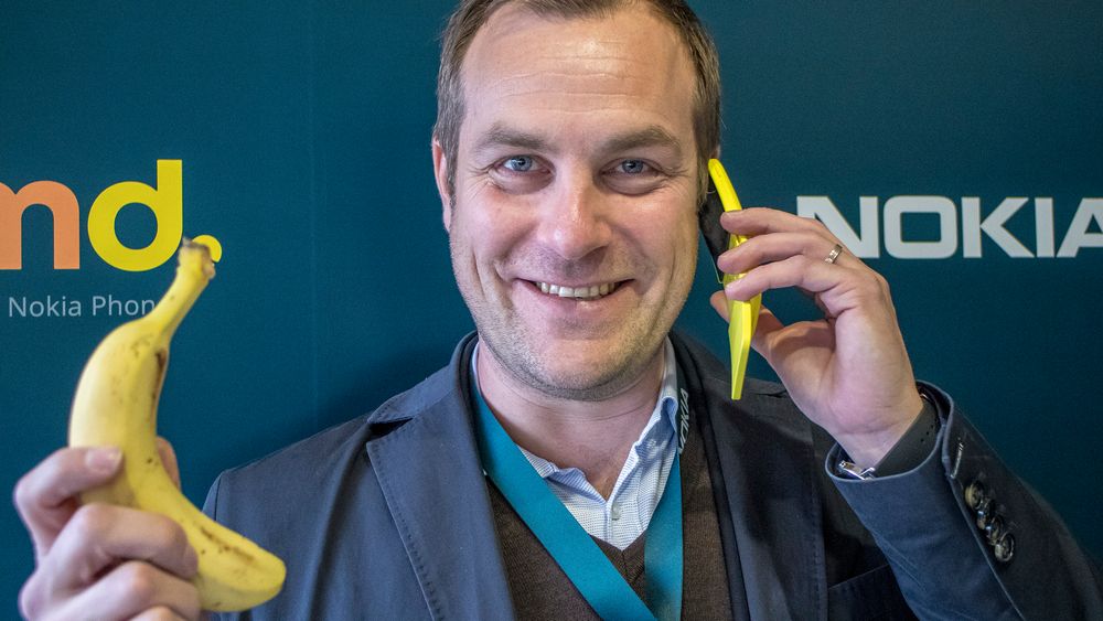 Hva med en banan: Nordensjef i HMD, Ossi Korpola vet hvilken som kan spises og hvilken han kan snakke i.