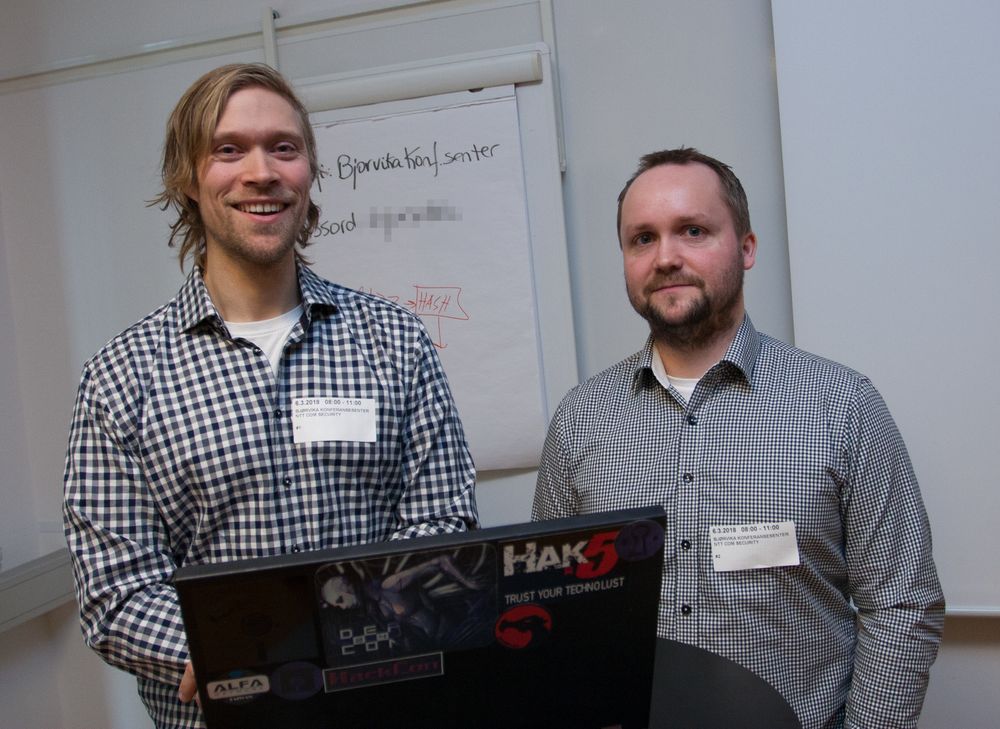 Ekspertene Egil Aspevik og John-André Bjørkhaug har til sammen 20 års erfaring med å bryte seg inn i datasystemer, på etisk vis.