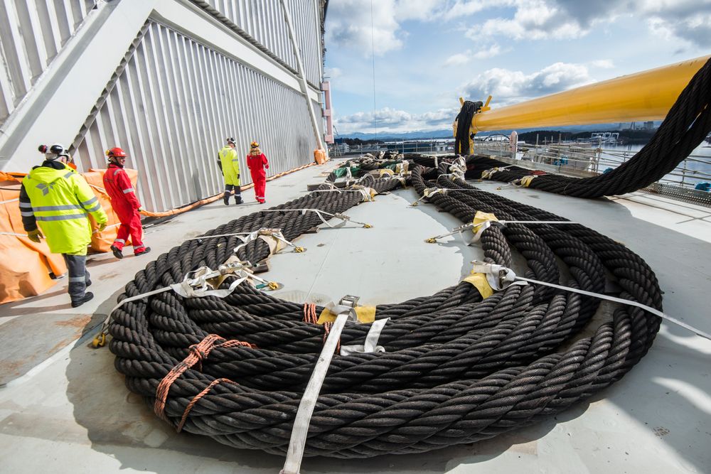 35 tonn med løftevaier skal flytte boligmodulen på plass. Den modulen befinner seg for tiden i Sverige.