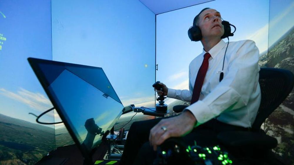 I 2016 lyktes det for første gang en AI-computer å nedkjempe en menneskelig kampflypilot i simulatorøvelser i det amerikanske flyvåpens sentrale forskningslaboratorium i Ohio.